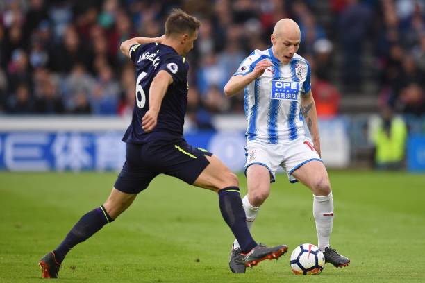 与此紧密相 与此紧密相